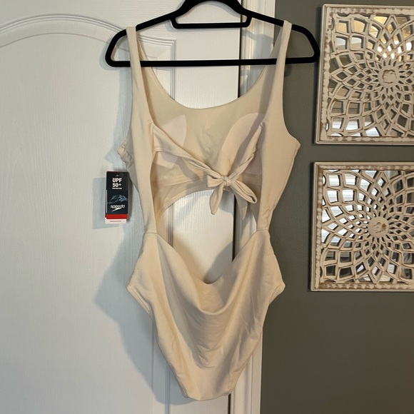 Speedo Ribbed Keyhole Swimsuit - Picture 8 of 9